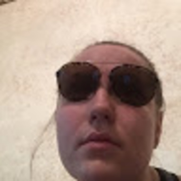 Meet your Posher, Abigail - Picture 1 of 1